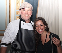Le chef Robert Pendergast préparait des spécialités de l'Ile pour les invités. Le chef Robert Pendergast préparait des spécialités de l'Ile pour les invités.