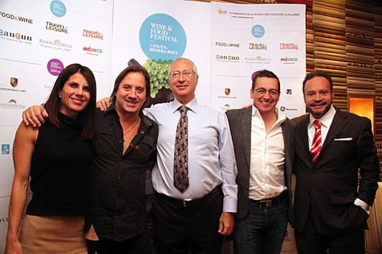 Fernanda Rosas (directrice adjointe CPTM), Daniel Vézina (chef), David Amar (fondateur du festival), Normand Laprise (chef) et Manuel Montelongo (directeur du Conseil de promotion touristique du Mexique) Fernanda Rosas (directrice adjointe CPTM), Daniel Vézina (chef), David Amar (fondateur du festival), Normand Laprise (chef) et Manuel Montelongo (directeur du Conseil de promotion touristique du Mexique)