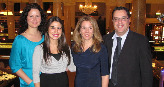 Miriam Monje, assistante administrative ; Nanor Apikian, spécialiste mariage, Gina Mallamo, directrice groupes et promotions et Marti Aragones, directeur des ventes et du marketing de Melià Cuba Miriam Monje, assistante administrative ; Nanor Apikian, spécialiste mariage, Gina Mallamo, directrice groupes et promotions et Marti Aragones, directeur des ventes et du marketing de Melià Cuba