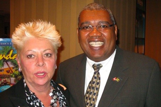 Manon Blouin , Vice présidente de Vacances Sunquest et Gary Sadler Directeur de Sandals Canada Manon Blouin , Vice présidente de Vacances Sunquest et Gary Sadler Directeur de Sandals Canada