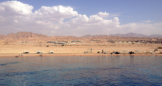 Le golfe d' Aqaba attire les villégiateurs et les amateurs de plongée