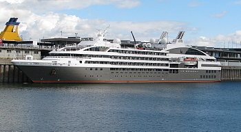 Le Boréal dans le port de Montréal en septembre 2012