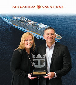 Nino Montagnese, vice-président du Service des ventes de Vacances Air Canada et Lisa Connell, directrice des ventes pour le Canada de Royal Caribbean International Nino Montagnese, vice-président du Service des ventes de Vacances Air Canada et Lisa Connell, directrice des ventes pour le Canada de Royal Caribbean International