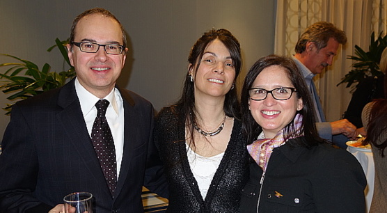 Farida Henni de l'ONTT entourée de représentants d'Air France (à droite : Lina D’Eramo, directrice des ventes d’Air France/KLM et Delta pour l’Est du Canada.