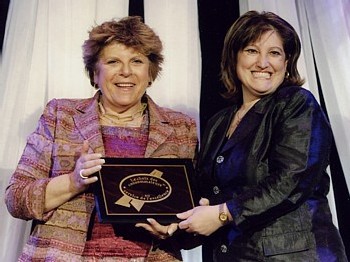 Raymonde Folco, députée Laval-Les Îles et Connie Fatica, Directrice régional des ventes de Vacances Air Canada Raymonde Folco, députée Laval-Les Îles et Connie Fatica, Directrice régional des ventes de Vacances Air Canada