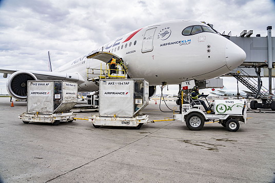 Air France réduit de moitié les émissions de CO2 de deux de ses vols grâce à un ensemble d'actions de limitation de l'empreinte environnementale