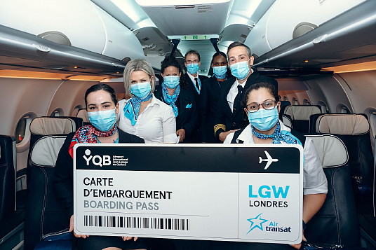L'Équipage Air Transat du vol YQB - LGW. crédit photo : Marc-Antoine Hallé L'Équipage Air Transat du vol YQB - LGW. crédit photo : Marc-Antoine Hallé