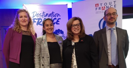 (De gauche à droite) ; Mélanie Paul-Hus, directrice d'Atout France Canada, Ana Vazquez, Cheffe des Ventes pour la Colombie-Britannique chez Air Canada Vacances, Edna Ray, Gestionnaire principale des comptes chez Air Canada Vacances, et Nicolas Baudouin, Consul général de France à Vancouver – Vancouver – Destination France 2022.