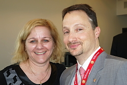 Ursula Beamish-Mader responsable des relations média pour l'Amérique du Nord et Mirko Capodanno, directeur de Suisse Tourisme pour le Canada. Ursula Beamish-Mader responsable des relations média pour l'Amérique du Nord et Mirko Capodanno, directeur de Suisse Tourisme pour le Canada.