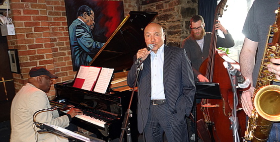 Colin Hunter en répétition au bar Upstairs Colin Hunter en répétition au bar Upstairs