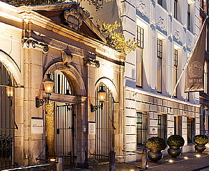 L'Hôtel Dylan se trouve dans un bâtiment historique classé, en bordure du Keisergracht (Crédit photo: Hôtel Dylan)
