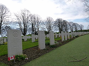 De nombreux Canadiens viennent en Flandre pour retrouver un parent mort à la guerre.