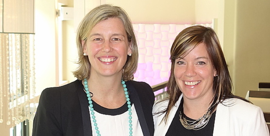 Marie-Josée Carrière, superviseure marketing et Sophie Lessard, gérante principale des ventes du Groupe de Voyages Sunwing au Québec Marie-Josée Carrière, superviseure marketing et Sophie Lessard, gérante principale des ventes du Groupe de Voyages Sunwing au Québec
