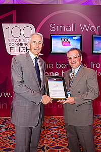 Tony Tyler, directeur général et chef de la direction de l'IATA et George Petsikas, directeur principal Affaires gouvernementales et de l'industrie, Transat A.T. Tony Tyler, directeur général et chef de la direction de l'IATA et George Petsikas, directeur principal Affaires gouvernementales et de l'industrie, Transat A.T.