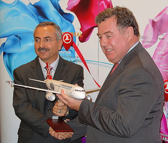 Aéroports de Montréal et Turkish Airlines accueillent le premier vol en provenance d'Istanbul  