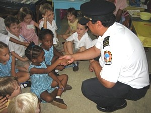 Sean Pearce à l'oeuvre dans une école de La Barbade Sean Pearce à l'oeuvre dans une école de La Barbade
