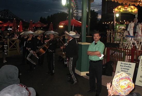 Roberto Gonzales du CPTM présente ses mariachis
