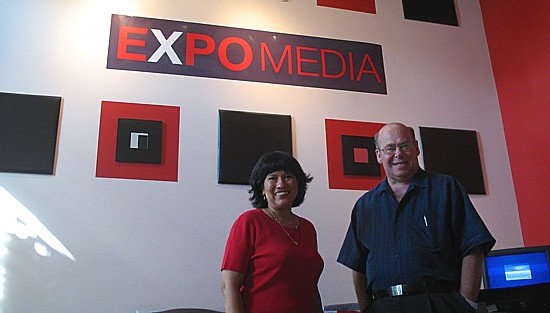 Lucia Zurita Perez et Jean Provencher dans les nouveaux bureaux de Expo Media
