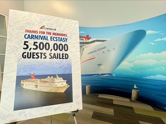 Le Carnival Ecstasy entame son dernier voyage pour Carnival