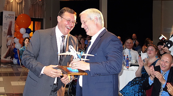 Sylvain Lastère et son ami Ken Brooks de Celebrity Cruises Sylvain Lastère et son ami Ken Brooks de Celebrity Cruises