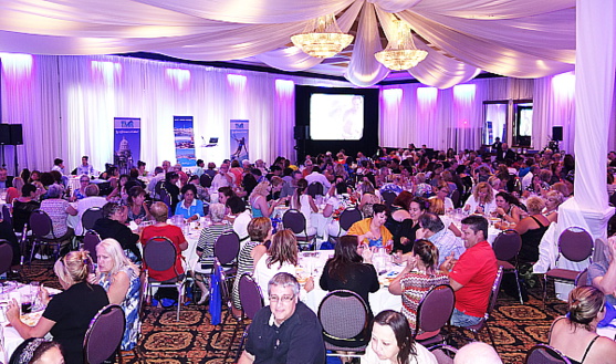 Vacances TMR fait salle comble à Laval ! Vacances TMR fait salle comble à Laval !