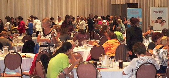 Vacances Air Canada recevait hier soir autour de sa brochure Soleil 2014-2015 Vacances Air Canada recevait hier soir autour de sa brochure Soleil 2014-2015