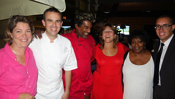 Armelle Tardy-Joubert directeur Canada d'Atout France, Olivier Perret, chef exécutif de l'hôtel Sofitel Le Carré Doré, le chef martiniquais Guy Ferdinand, Deborah Legroulx chef de service générale régionale (ventes passagers Québec) d'Air Canada, Muriel Wiltord, directrice du CMT pour les Amériques, et Antoine Omère, du CMT à Montréal.