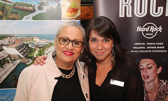 La délégation comprenait des représentants de huit établissements hôteliers. Ici, Marcela Ochoa (de Velas Resorts) et Marie-Frédérique Lemieux ( du Hard Rock Hotel Vallarta)