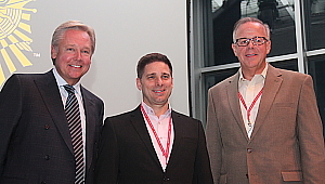 Michael Friisdahl, président Groupes voyages d'agrément Air Canada, Charles Décarie, chef de l'exploitation Cirque du Soleil, et Jerry Nadal, senior vp Spectacles fixes du Cirque du Soleil.