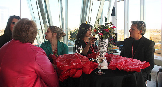 Vacances Air Canada, le Cirque du Soleil et MGM Resorts renforcent leur alliance à Las Vegas Vacances Air Canada, le Cirque du Soleil et MGM Resorts renforcent leur alliance à Las Vegas