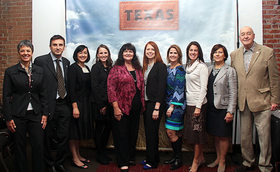 Renée Wilson et Serge Lamarre (aux deux extrémités), en compagnie de leurs invités du Texas.