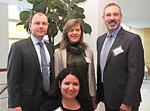 Frédéric Langlois, président et chef de la direction Rail Europe, Alejandra Vitoria, responsable des marchés français et internationaux, Eric Bacon, directeur régional des ventes Canada. Devant: Sonia Courrier, représentante commerciale