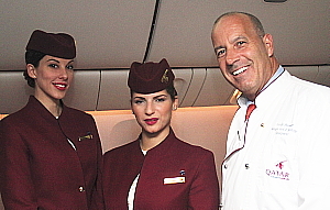 Des membres d'équipage, en compagnie de Colin Binmore, chef et supervisieur de l'expérience gastronomique. Des membres d'équipage, en compagnie de Colin Binmore, chef et supervisieur de l'expérience gastronomique.