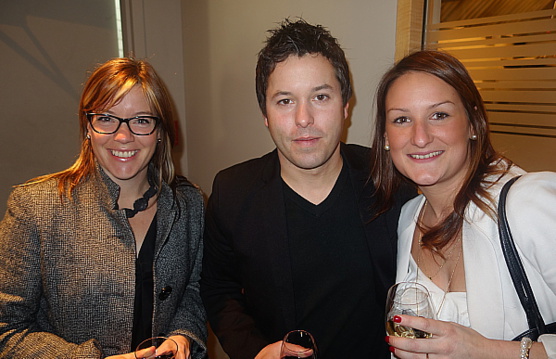 Sophie Lessard , gérante de ventes du Groupe Sunwing au Québec en compagnie de Mathieu Hamel et Émilie Jodoin de l'agence Voyage Absolu à St-Hyacinthe.