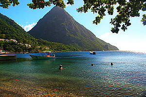 D'excellents sites de plongée se cachent au pied des Pitons également, notamment ici, à l'anse Jalousie