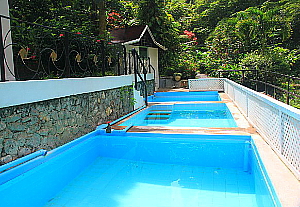 Le Jardin botanique, les bains minéraux et la chute Diamond se trouvent sur le même site Le Jardin botanique, les bains minéraux et la chute Diamond se trouvent sur le même site