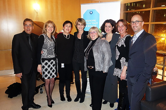 Gilbert légaré représentant Est du Québec; Louise Fecteau directrice commercialisation Québec ; Pascale Carillo directrice produits Europe; Annick Guérard, directrice générale; Manon Doucet Chef ventes Europe et monde; Geneviève Lebrun, chef principal marketing; Sylvie Murdock chef ventes Sud et Louis Michaud, représentant de Transat Tours Canada