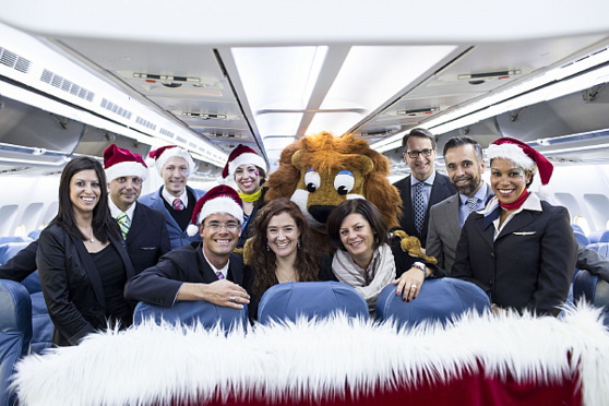 Air Transat et la Fondation Rêves d’enfants célèbrent dix ans de partenariat et permettent à une centaine d’enfants malades de s’envoler à la recherche du père Noël Air Transat et la Fondation Rêves d’enfants célèbrent dix ans de partenariat et permettent à une centaine d’enfants malades de s’envoler à la recherche du père Noël