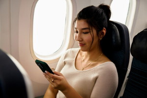 Bell et Air Canada unissent leurs forces et lancent d'importants privilèges pour les clients, pendant et après leur vol Bell et Air Canada unissent leurs forces et lancent d'importants privilèges pour les clients, pendant et après leur vol