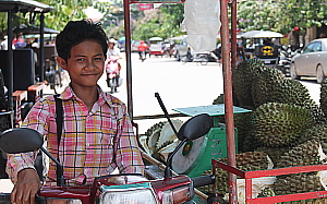Les commerces et les visiteurs sont de plus en plus nombreux dans les rues de Siem Reap