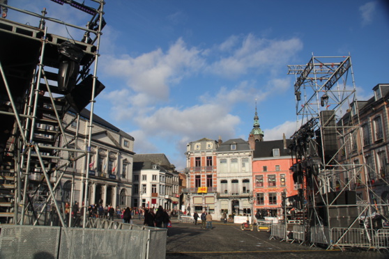 Echafaudages et chantiers se multipliaient partout dans la ville, alors qu'elle se préparait pour le coup d'envoi de son année culturelle.