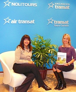 Melissa Graham, Marketing national, Transat Tours Canada et Alexandra Guy, gagnante du Forfait Plus à Londres.