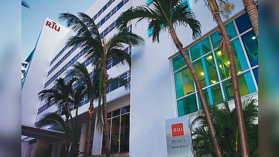 RIU Hotels & Resorts inaugure son premier hôtel Plaza aux États-Unis.