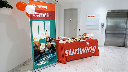 Sunwing fait visiter son siège social et partage son optimisme face à l'avenir