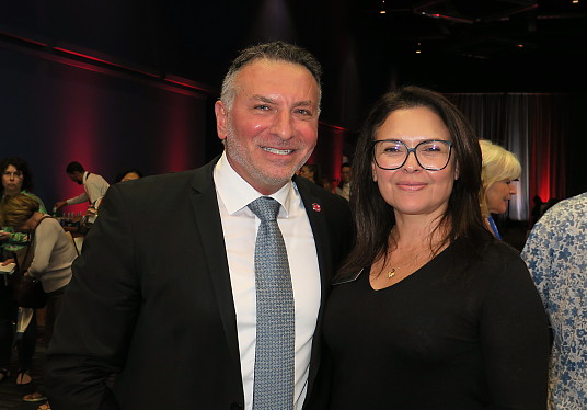 Nini Montagnese vice - président et Selma Filali directrice principale, marketing et commerce electronique de Vacances Air Canada étaient à l'accueil