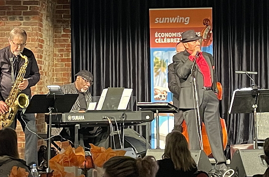 Colin Hunter, crooner et fondateur du Groupe de Voyages Sunwing