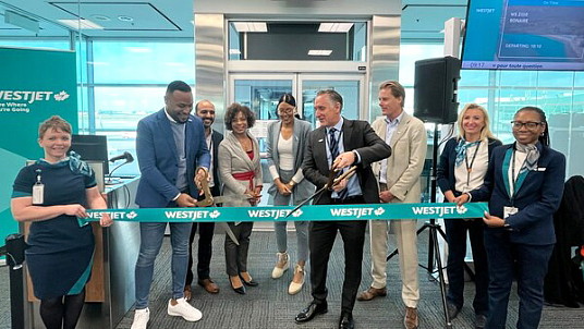 Le vol inaugural entre Toronto et Bonaire a été célébré aujourd’hui lors d’un événement spécial à l’aéroport international Pearson de Toronto en présence de partenaires de renom. (Groupe CNW/WESTJET, un partenariat de l’Alberta)