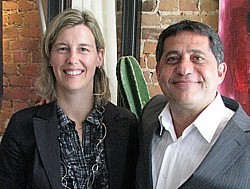 Marie-Josée Carrière , superviseure marketing et communication et Sam Char, directeur exécutif du Groupe de voyages Sunwing Marie-Josée Carrière , superviseure marketing et communication et Sam Char, directeur exécutif du Groupe de voyages Sunwing