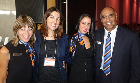Gustavo Moor, du service des ventes - ici accompagné de trois de ses collègues a livré la présentation sur les produits. Gustavo Moor, du service des ventes - ici accompagné de trois de ses collègues a livré la présentation sur les produits.
