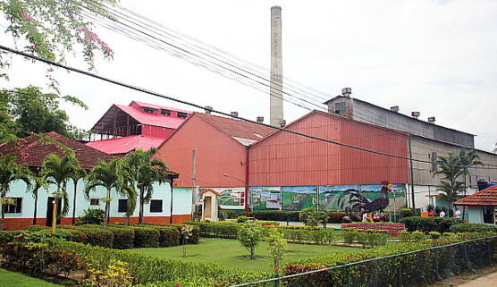 l'ancienne usine sucrière de Central Patria, non loin de Moròn.